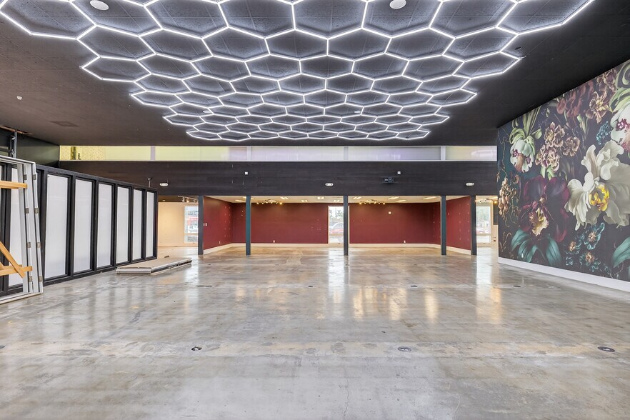 More Photos Of 1895 E Main St, Ventura General Retail For Sale