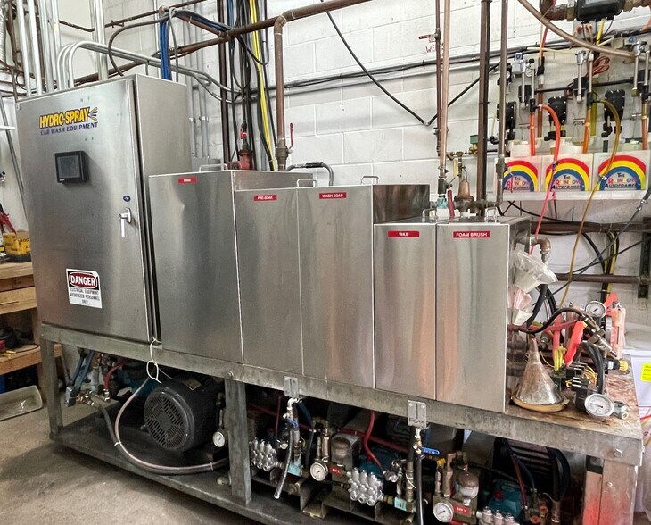 More Photos Of 1856 W Houghton Lake Dr, Houghton Lake Carwash For Sale