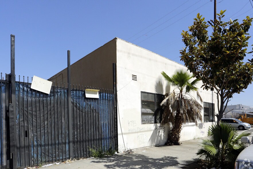 More Photos Of 3901 Broadway Pl, Los Angeles Warehouse For Lease