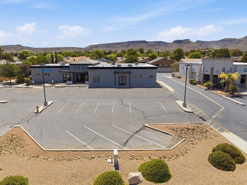 More Photos Of 3939 N Stockton Hill Rd, Kingman Office For Lease