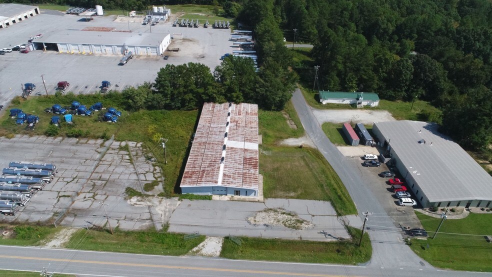 More Photos Of 5874 Uwharrie Rd, High Point Warehouse For Lease