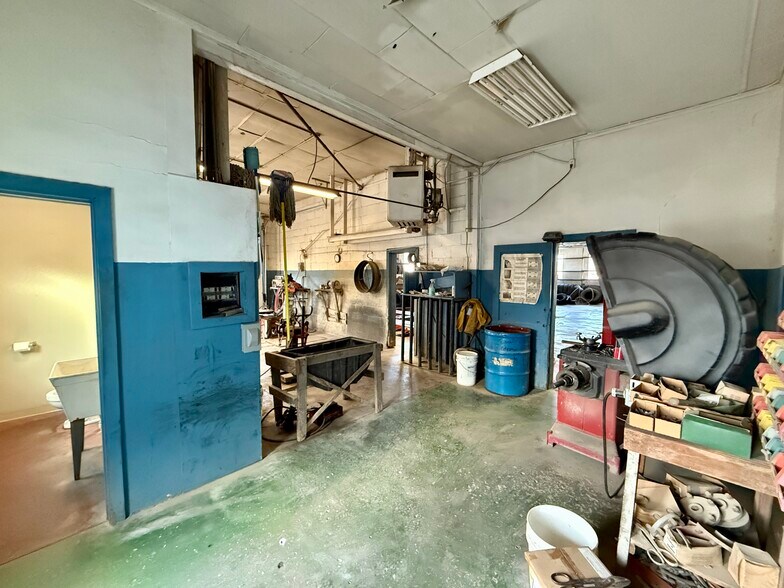 More Photos Of 400 Center St, Marysville Service For Sale