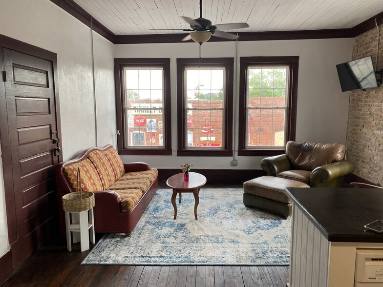 More Photos Of 36 Church St N, Jeffersonville Light Manufacturing For Sale