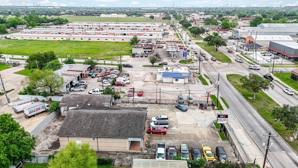 More Photos Of 14206 S Post Oak Rd, Houston General Retail For Sale