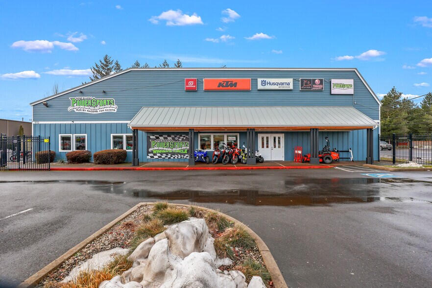 More Photos Of 993 NE Kane Dr, Gresham Freestanding For Lease