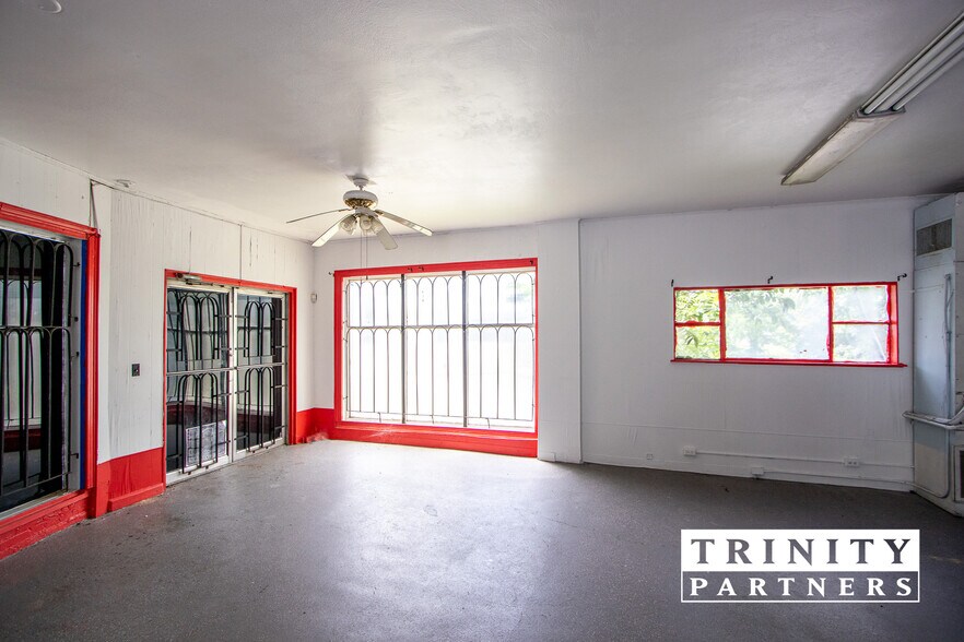 More Photos Of 3619 N Main St, Columbia Light Distribution For Sale