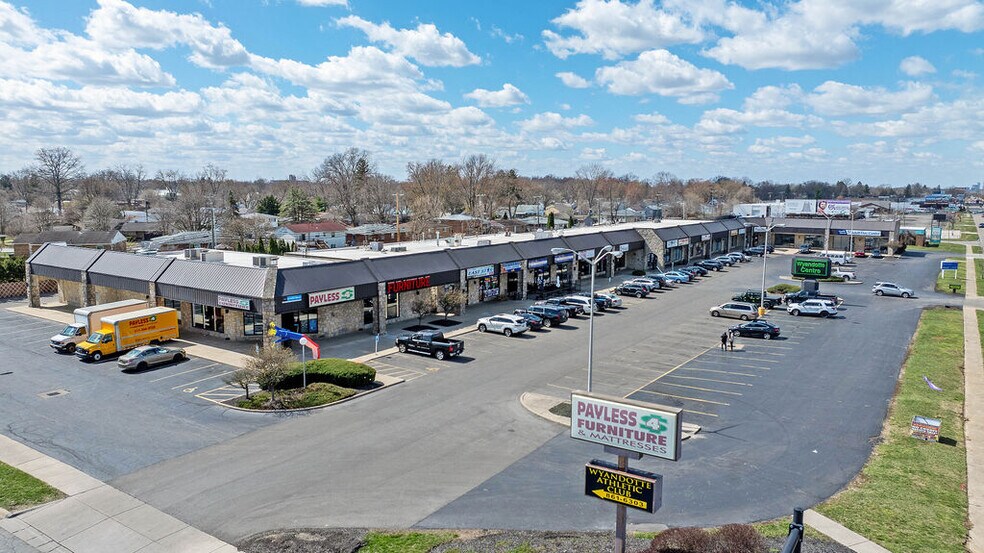 Primary Photo Of 5091-5139 E Main St, Columbus Storefront For Lease