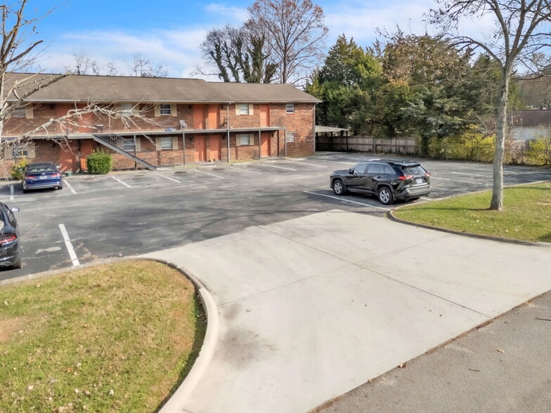 More Photos Of 4700 Upchurch Rd, Knoxville Apartments For Sale