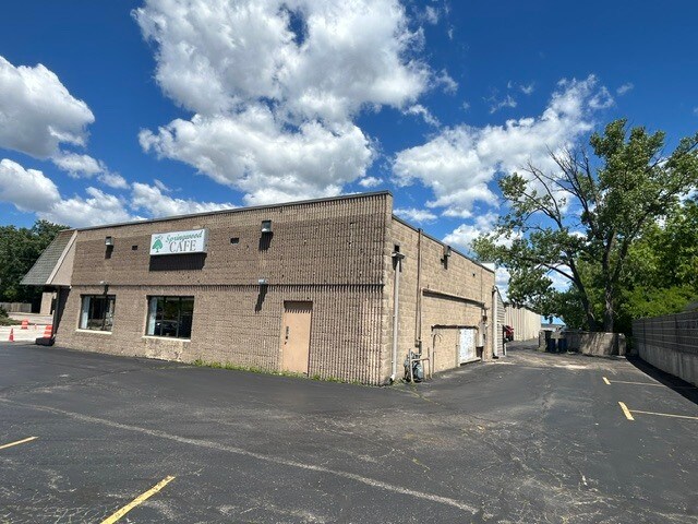 More Photos Of 3707 30th Ave, Kenosha Restaurant For Sale