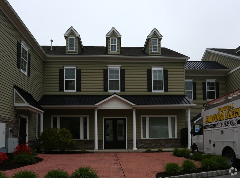 More Photos Of 605 Main St, Riverton Office For Lease