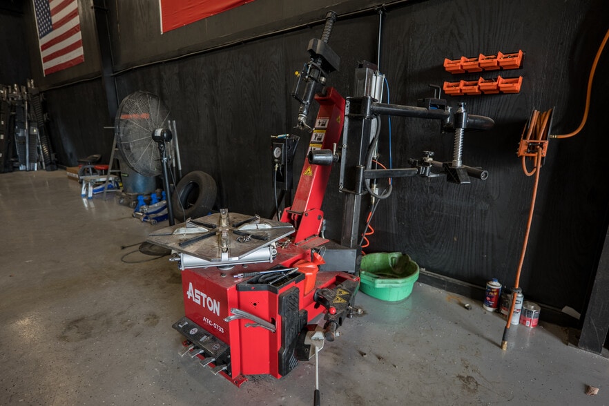 More Photos Of 1201 N Ashley St, Valdosta Auto Repair For Sale