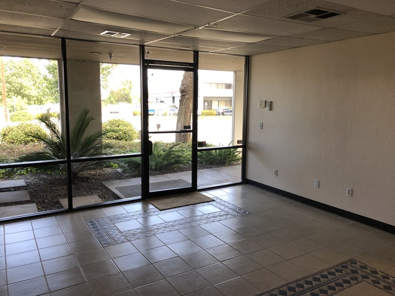 More Photos Of 1250 Railroad St, Corona Warehouse For Lease