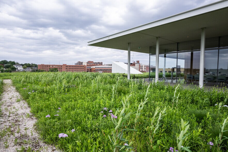 More Photos Of 1459 Grand Ave, Des Moines Office For Lease