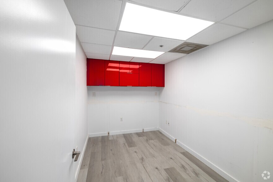 More Photos Of 5240-5260 NW 167th St, Miami Gardens Warehouse For Lease