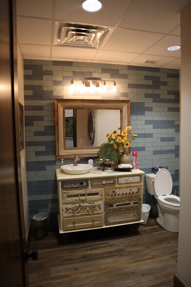 More Photos Of 7669 Hillside Rd, Amarillo Unknown For Lease