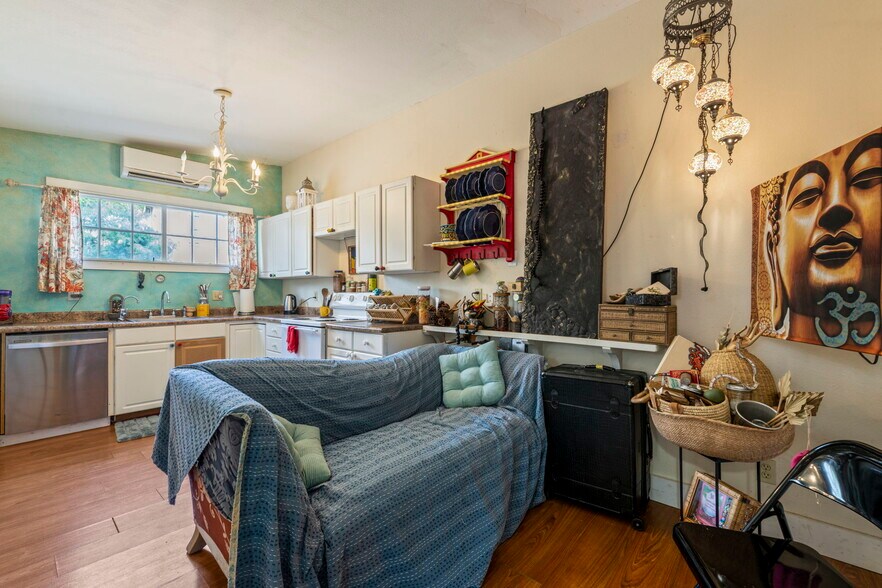 More Photos Of 145 N Market St, Wailuku Storefront Retail Residential For Sale