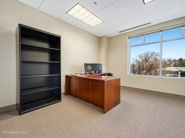 More Photos Of 400 S County Farm Rd, Wheaton Office For Sale