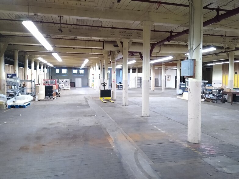 More Photos Of 209 Weeden St, Pawtucket Warehouse For Lease