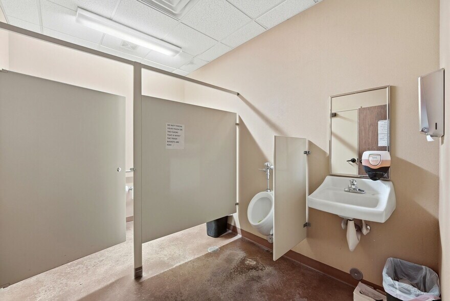 More Photos Of 1925 Aeroplaza Dr, Colorado Springs Warehouse For Lease