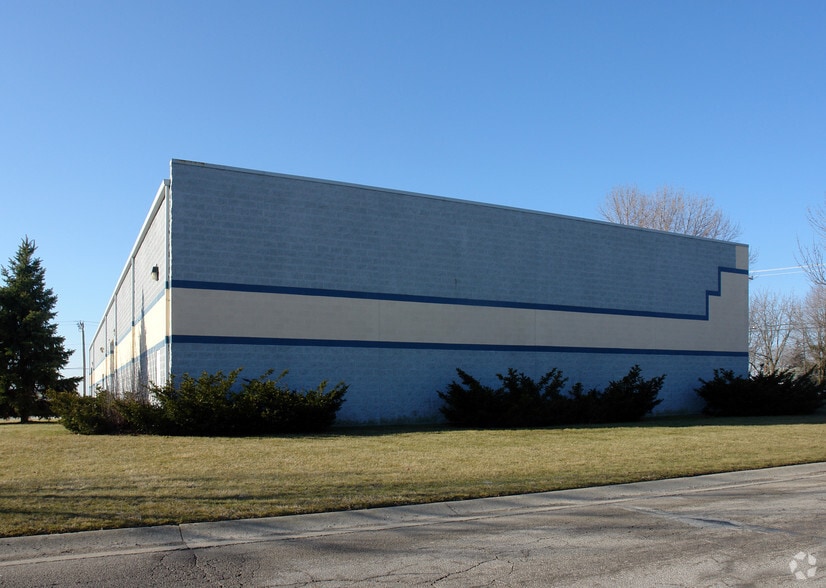 Primary Photo Of 6969 Commodore Dr, Walbridge Distribution For Lease