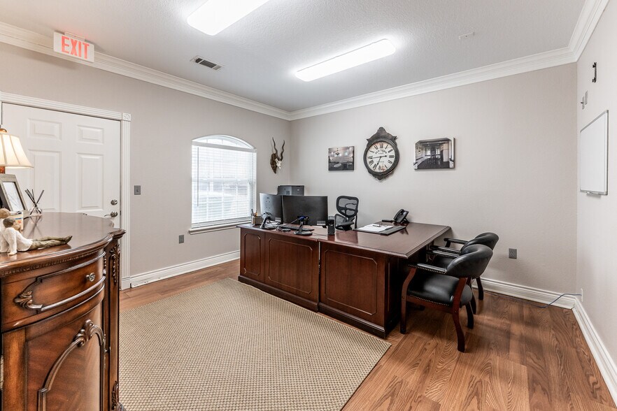 More Photos Of 101 Hidden Valley Cir, Huntsville Office For Sale
