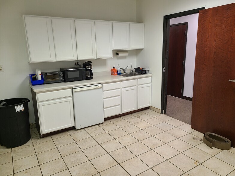 More Photos Of 5001 S Commerce Dr, Murray Warehouse For Lease