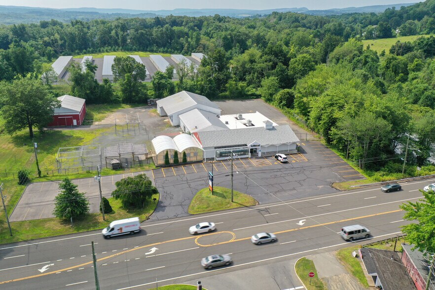 More Photos Of 147 Meriden Rd, Middlefield Garden Center For Lease