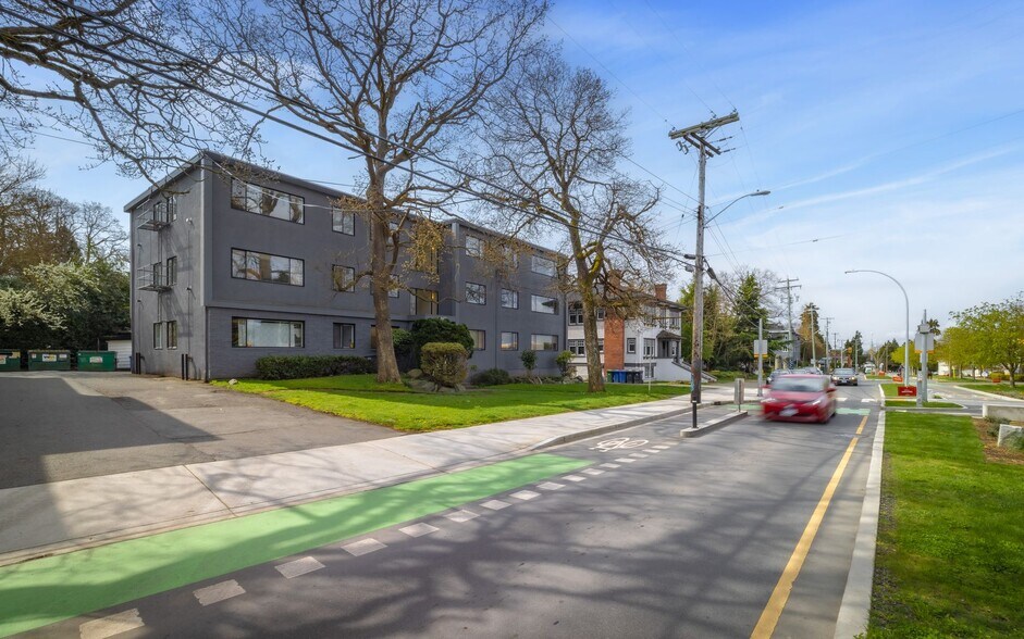 More Photos Of 1401 Fort St, Victoria Apartments For Sale