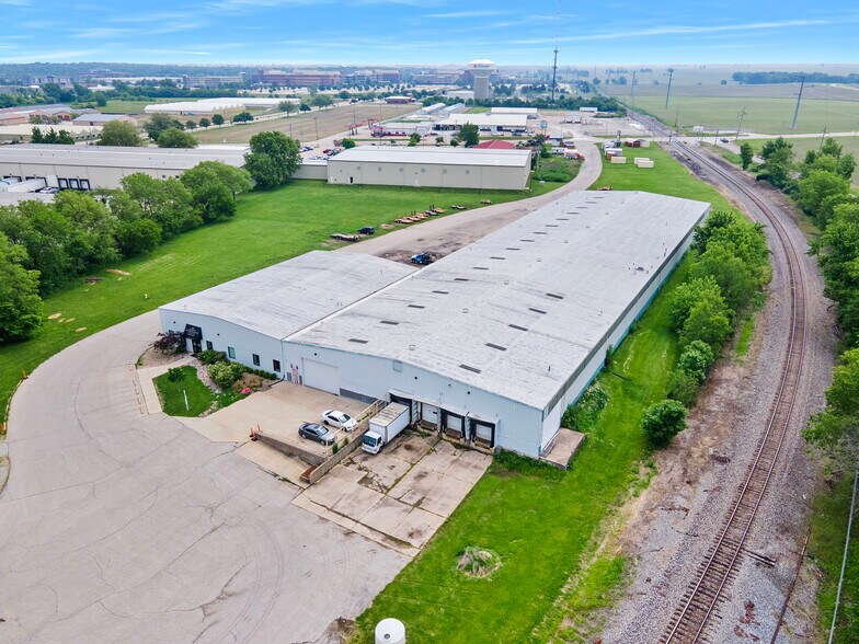 More Photos Of 1815 Morrissey Dr, Bloomington Warehouse For Sale