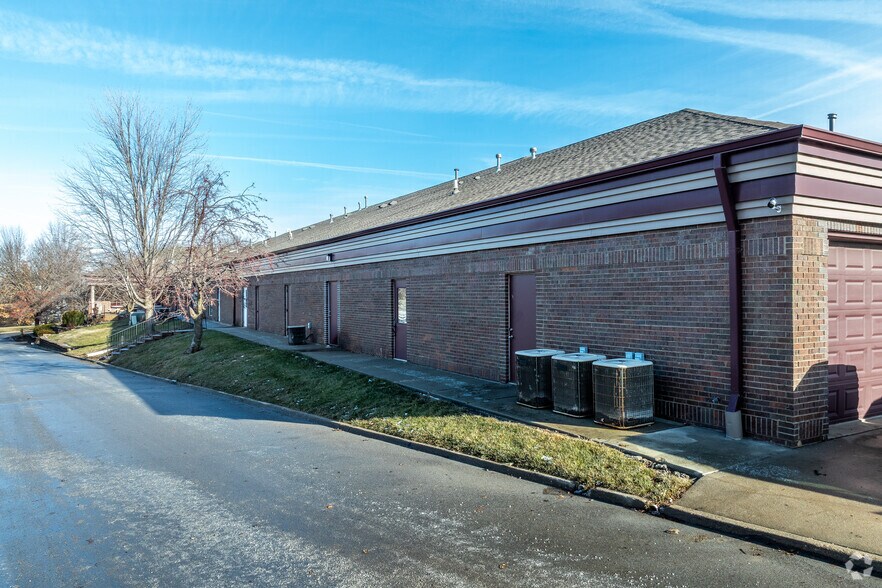 More Photos Of 475 S 50th St, West Des Moines Office For Lease