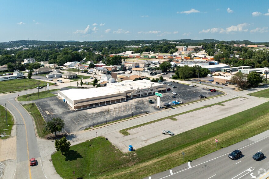 More Photos Of 225 Thresher Dr, Eureka General Retail For Lease