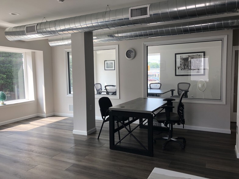 More Photos Of 19 E Elizabeth Ave, Linden Showroom For Sale