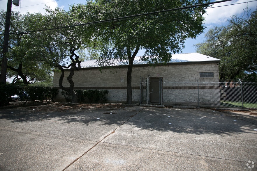 More Photos Of 4939 DeZavala Rd, San Antonio Medical For Lease