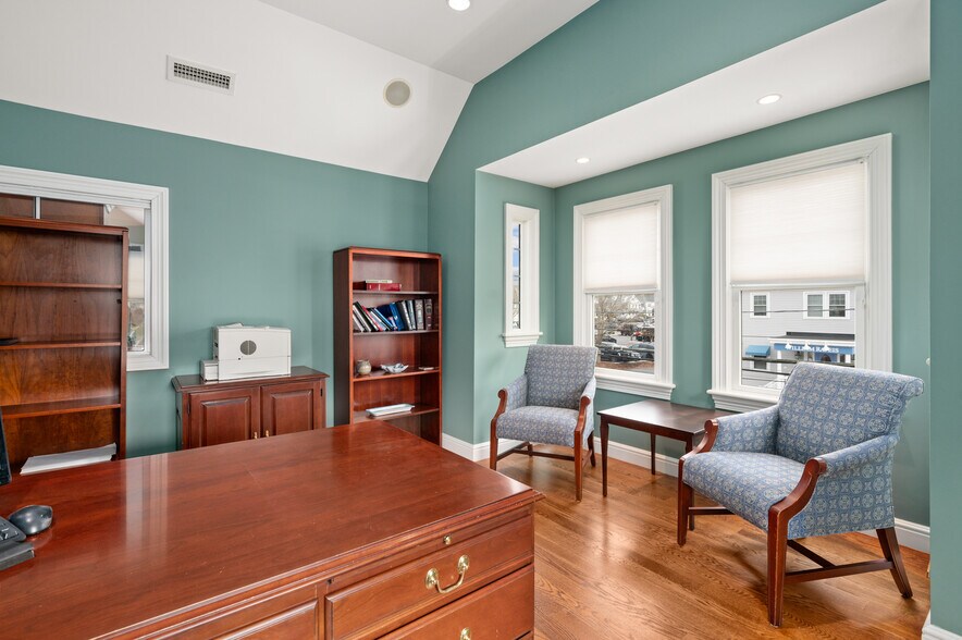 More Photos Of 13 Bartlet St, Andover Office For Lease
