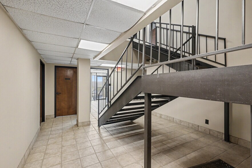 More Photos Of 3807 Oates Rd, Houston Showroom For Lease