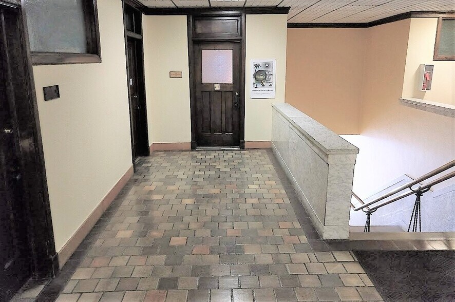 More Photos Of 405-407 SE Central Ave, Minneapolis Office For Lease