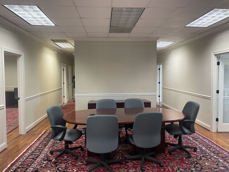 More Photos Of 880 Johnnie Dodds Blvd, Mount Pleasant Office Residential For Lease