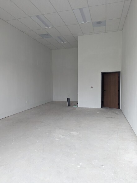 More Photos Of 5140 E Florence Ave, Bell Freestanding For Lease