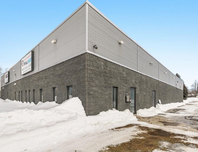 More Photos Of 53-55 Rue De La Pointe-Langlois, Laval Warehouse For Lease