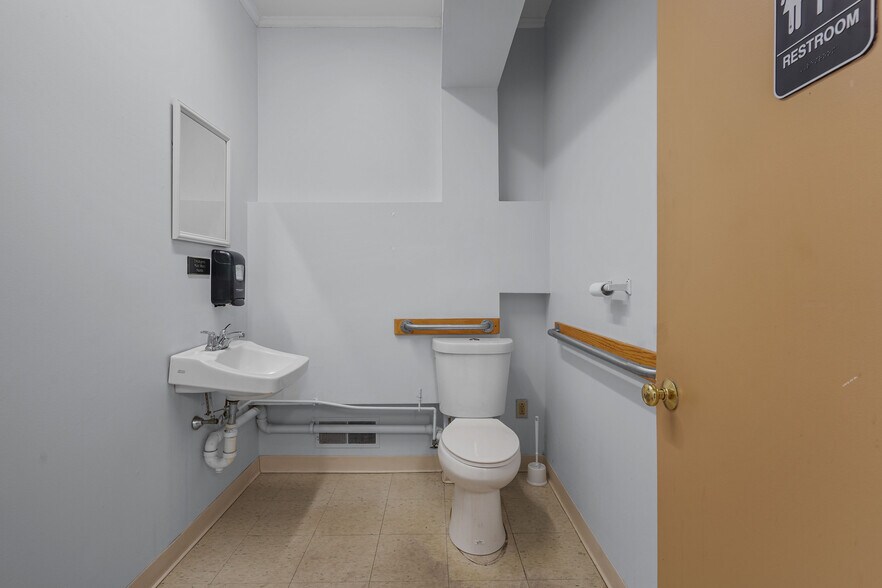 More Photos Of 100 Smithfield Ave, Pawtucket Medical For Sale