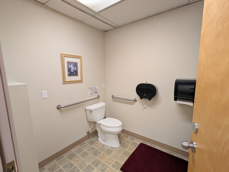 More Photos Of 700 Murdock St, Sedro Woolley Office For Sale