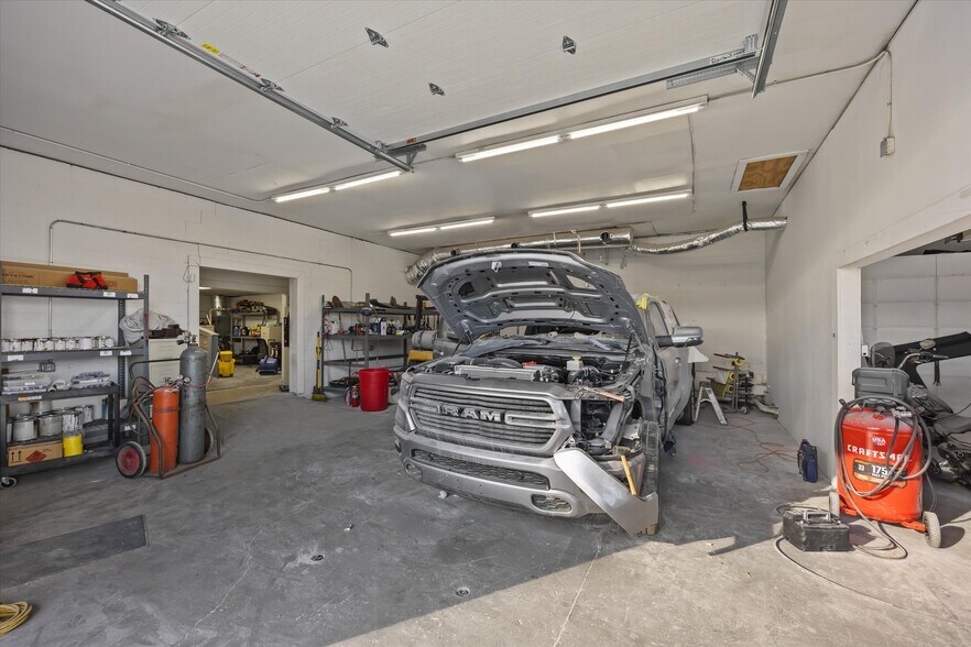 More Photos Of 2845 Western Ave, Knoxville Auto Repair For Sale