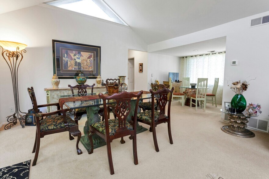 More Photos Of 1038-1056 Main St S, Woodbury Apartments For Sale