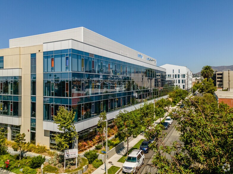 More Photos Of 959 Seward St, Los Angeles Office For Lease