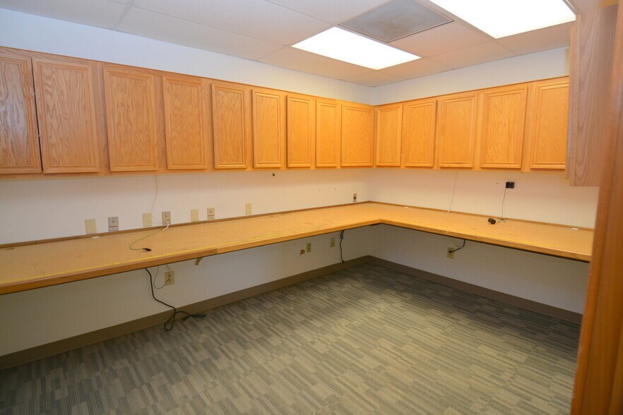 More Photos Of 651-691 Congress Park Dr, Washington Township Research And Development For Lease