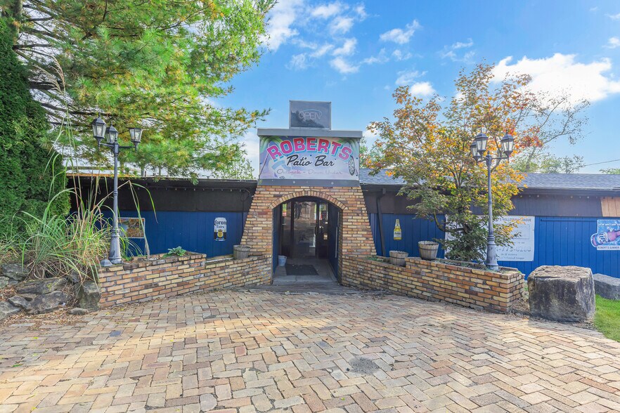 More Photos Of 1020 Sharon Rd, Beaver Restaurant For Sale