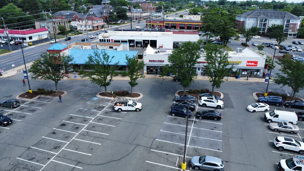 More Photos Of 206-300 N Frederick Ave, Gaithersburg Unknown For Lease