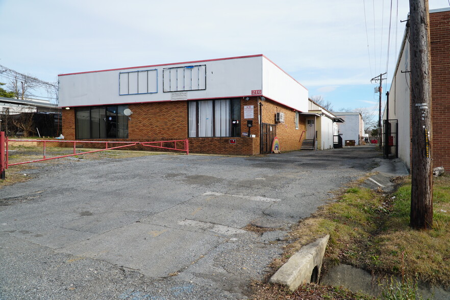 Primary Photo Of 216 W Hampton Ave, Capitol Heights Showroom For Sale