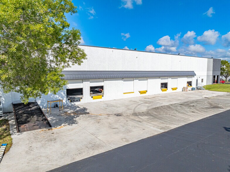 More Photos Of 5360 NW 35th Ave, Fort Lauderdale Warehouse For Lease