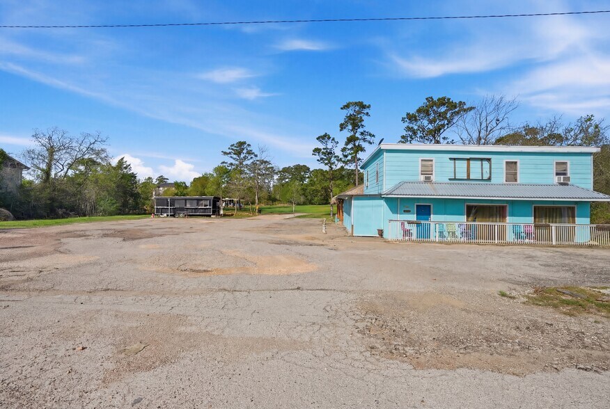 More Photos Of 2914 Old Highway 146, La Porte Bar For Sale